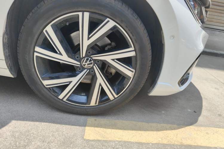 Used Volkswagen FAW-Volkswagen CC 2021 380TSI Striking Edition Right Front Wheel Hub
