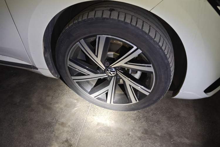Used Volkswagen FAW-Volkswagen CC 2021 330TSI Ignite Edition Right Front Wheel Hub