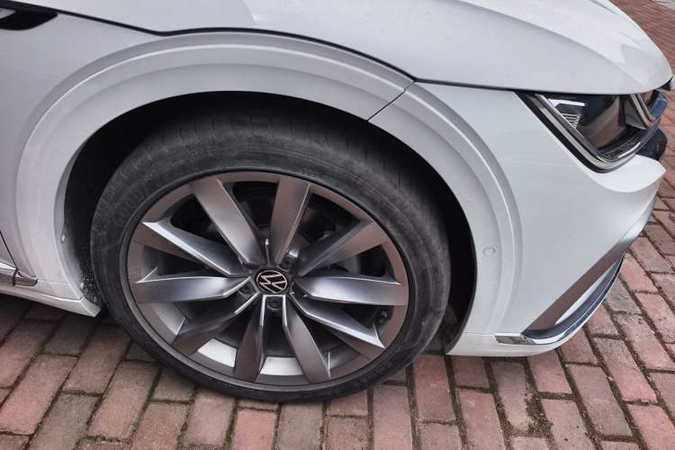 Used Volkswagen FAW-Volkswagen CC 2021 Estate Vehicle 380TSI Vizzion Edition Right Front Wheel Hub