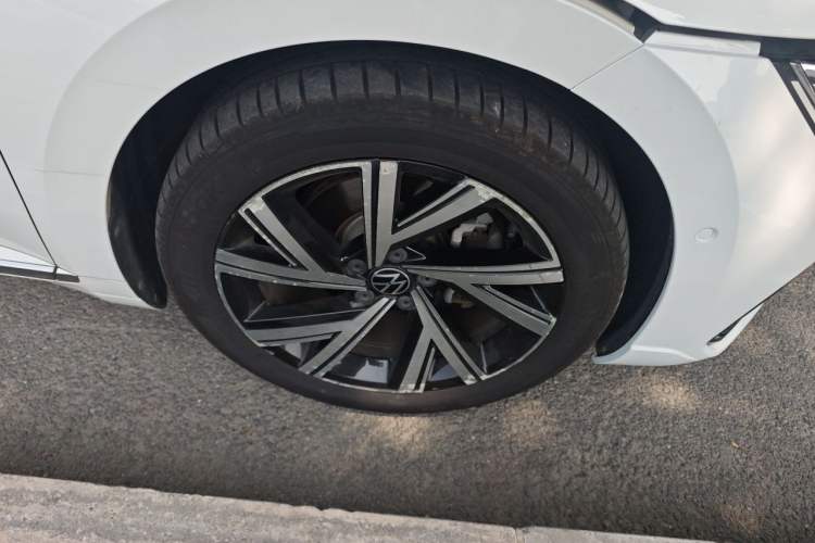Used Volkswagen FAW-Volkswagen CC 2021 380TSI Striking Edition Right Front Wheel Hub