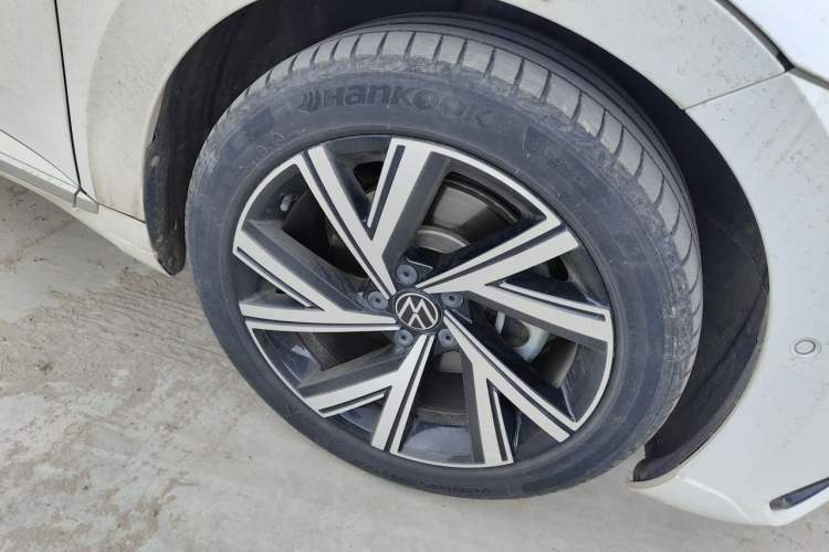 Used Volkswagen FAW-Volkswagen CC 2021 380TSI Striking Edition Right Front Wheel Hub