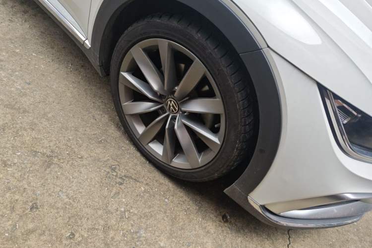 Used Volkswagen FAW-Volkswagen CC 2021 Estate Car 380TSI Vizion Edition Right Front Wheel Hub
