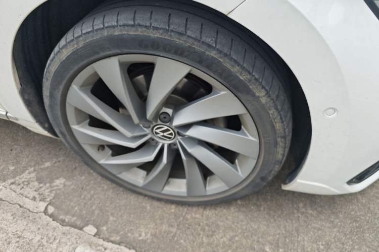 Used Volkswagen FAW-Volkswagen CC 2021 380TSI Striking Edition Right Front Wheel Hub