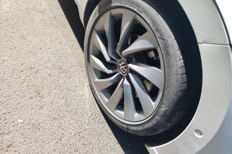 Used Volkswagen FAW-Volkswagen CC 2021 380TSI Striking Edition Right Front Wheel Hub