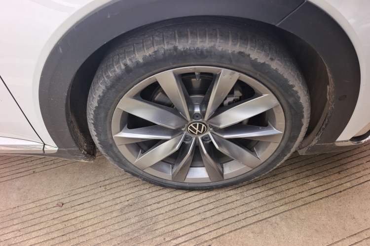 Used Volkswagen FAW-Volkswagen CC 2021 Estate Car 380TSI Vizion Edition Right Front Wheel Hub