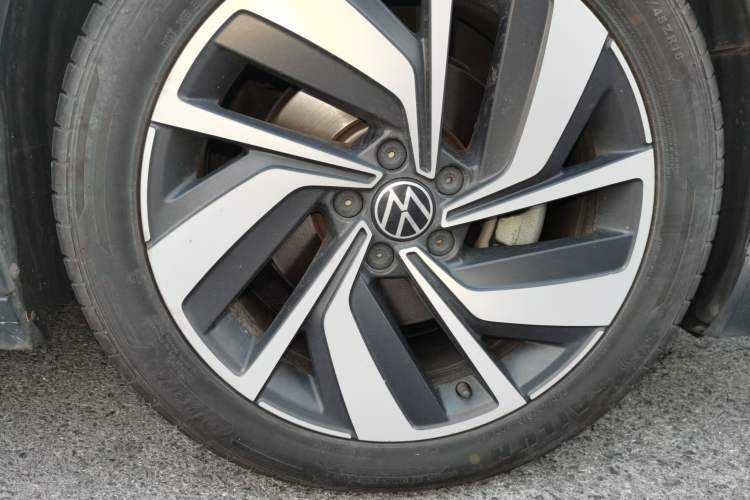 Used Volkswagen FAW-Volkswagen CC 2021 Estate Car 330TSI Hunter Vision Edition Right Front Wheel Hub