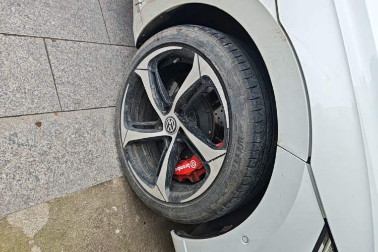 Used Volkswagen FAW-Volkswagen CC 2021 380TSI Striking Edition Right Front Wheel Hub