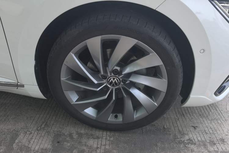 Used Volkswagen FAW-Volkswagen CC 2021 380TSI Striking Edition Right Front Wheel Hub