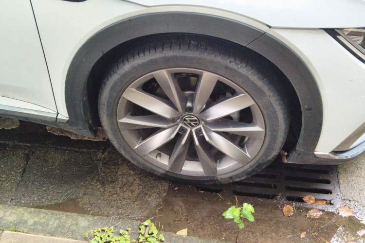 Used Volkswagen FAW-Volkswagen CC 2021 Estate Car 380TSI Vizion Edition Right Front Wheel Hub