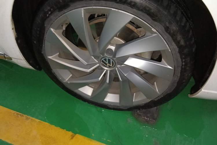 Used Volkswagen FAW-Volkswagen CC 2021 380TSI Striking Edition Right Front Wheel Hub