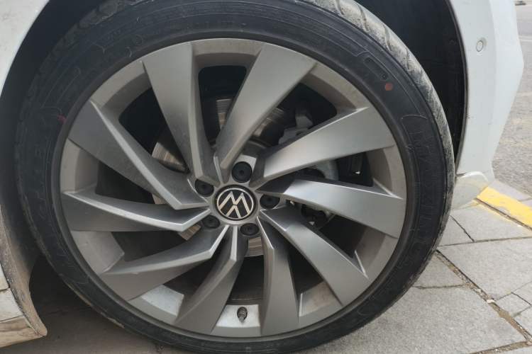 Used Volkswagen FAW-Volkswagen CC 2021 380TSI Striking Edition Right Front Wheel Hub