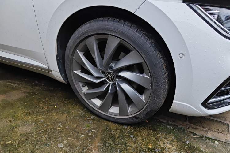 Used Volkswagen FAW-Volkswagen CC 2021 380TSI Striking Edition Right Front Wheel Hub