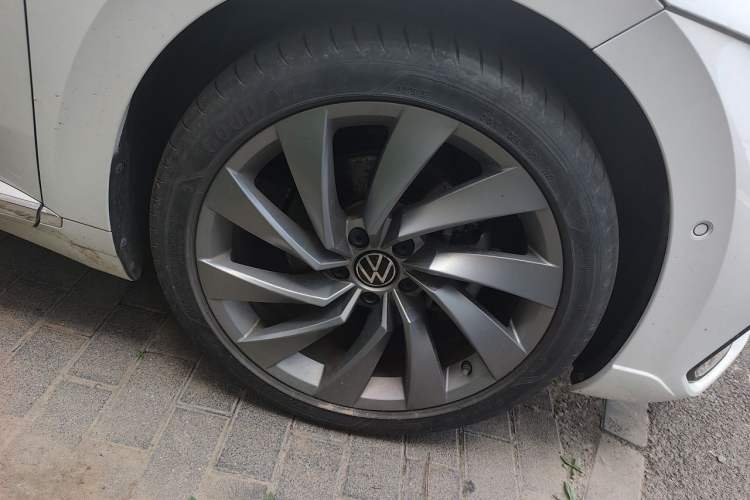 Used Volkswagen FAW-Volkswagen CC 2021 380TSI Striking Edition Right Front Wheel Hub