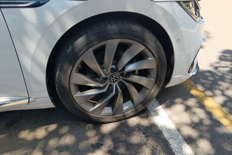 Used Volkswagen FAW-Volkswagen CC 2021 380TSI Striking Edition Right Front Wheel Hub