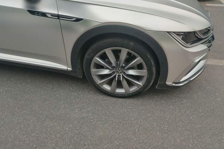 Used Volkswagen FAW-Volkswagen CC 2021 Estate Car 380TSI Vizion Edition Right Front Wheel Hub