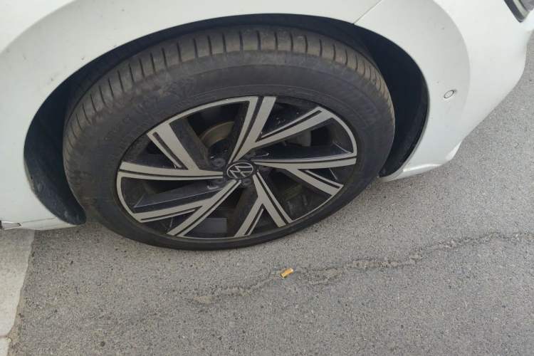 Used Volkswagen FAW-Volkswagen CC 2021 380TSI Striking Edition Right Front Wheel Hub