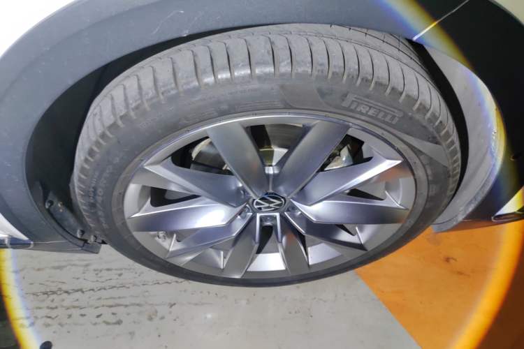 Used Volkswagen FAW-Volkswagen CC 2021 Estate Car 380TSI Vizion Edition Right Front Wheel Hub