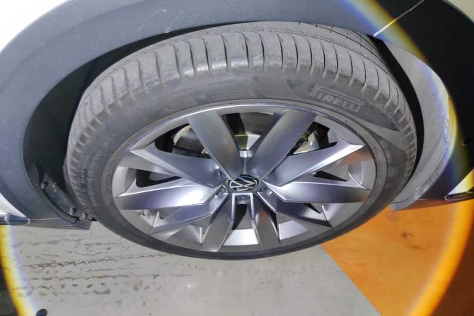 Used Volkswagen FAW-Volkswagen CC 2021 Estate Car 380TSI Vizion Edition Right Front Wheel Hub