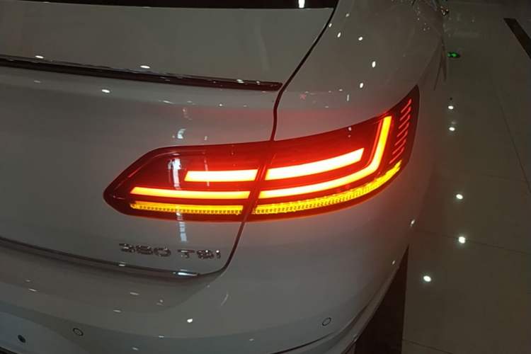 Used Volkswagen FAW-Volkswagen CC 2021 380TSI Striking Edition Right Rear Taillight