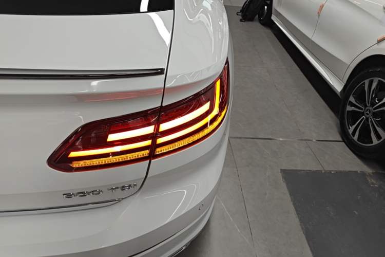 Used Volkswagen FAW-Volkswagen CC 2021 380TSI Striking Edition Right Rear Taillight