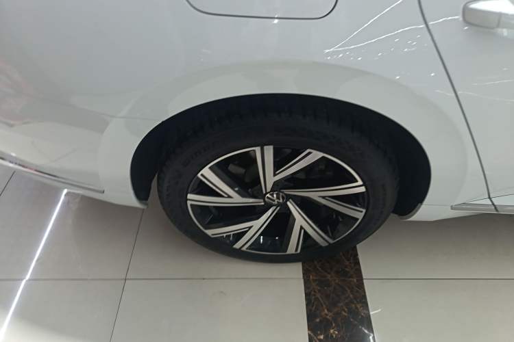 Used Volkswagen FAW-Volkswagen CC 2021 330TSI Ignite Edition Right Rear Wheel Hub