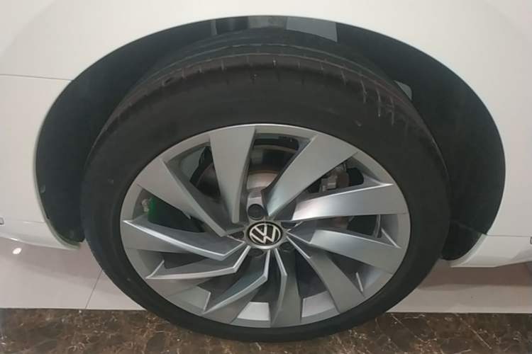 Used Volkswagen FAW-Volkswagen CC 2021 380TSI Striking Edition Right Rear Wheel Hub