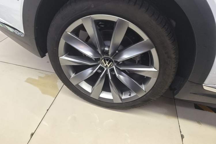 Used Volkswagen FAW-Volkswagen CC 2021 Estate Car 380TSI Vizion Edition Right Rear Wheel Hub