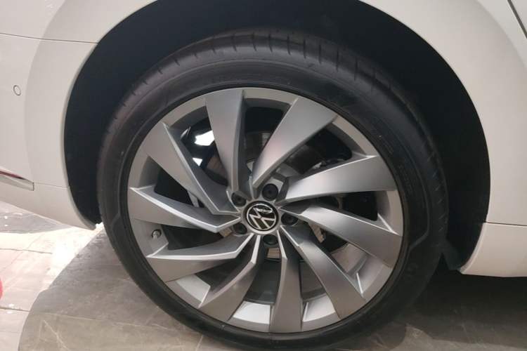 Used Volkswagen FAW-Volkswagen CC 2021 380TSI Striking Edition Right Rear Wheel Hub