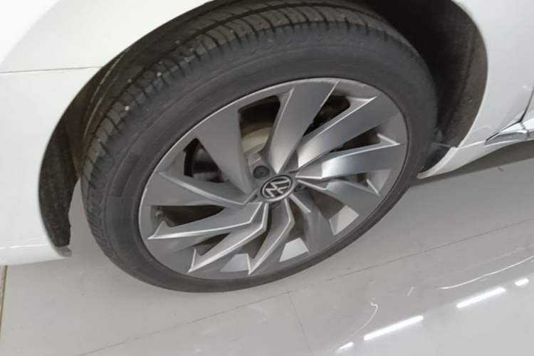 Used Volkswagen FAW-Volkswagen CC 2021 380TSI Striking Edition Right Rear Wheel Hub