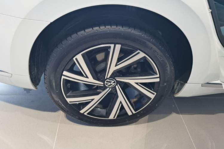 Used Volkswagen FAW-Volkswagen CC 2021 330TSI Ignite Edition Right Rear Wheel Hub