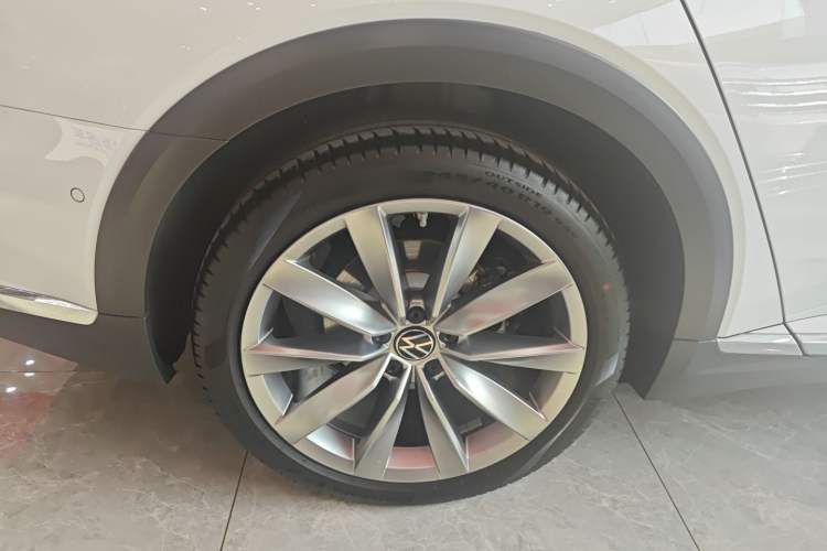 Used Volkswagen FAW-Volkswagen CC 2021 Estate Car 380TSI Vizion Edition Right Rear Wheel Hub