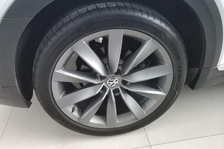 Used Volkswagen FAW-Volkswagen CC 2021 Estate Car 380TSI Vizion Edition Right Rear Wheel Hub