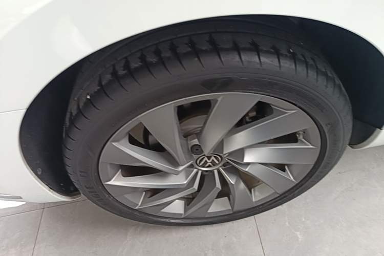 Used Volkswagen FAW-Volkswagen CC 2021 380TSI Striking Edition Right Rear Wheel Hub