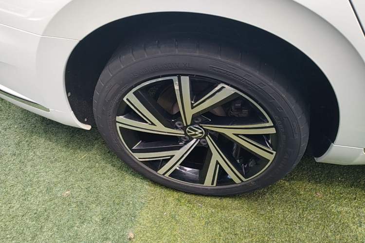 Used Volkswagen FAW-Volkswagen CC 2021 330TSI Ignite Edition Right Rear Wheel Hub