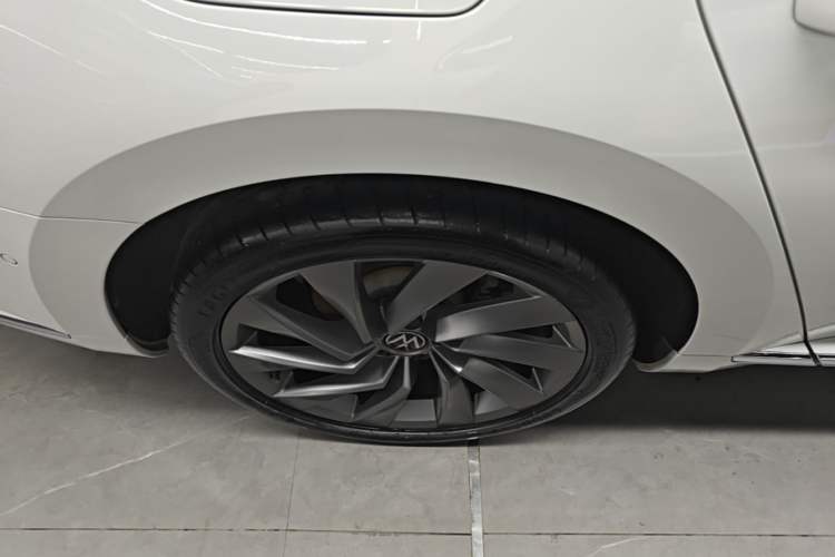 Used Volkswagen FAW-Volkswagen CC 2021 380TSI Striking Edition Right Rear Wheel Hub
