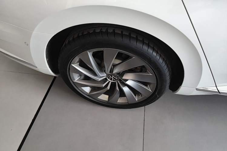 Used Volkswagen FAW-Volkswagen CC 2021 380TSI Striking Edition Right Rear Wheel Hub