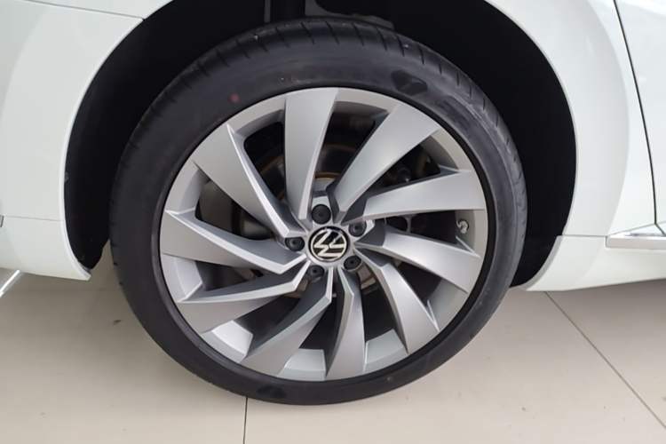 Used Volkswagen FAW-Volkswagen CC 2021 380TSI Striking Edition Right Rear Wheel Hub