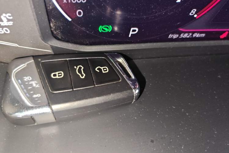 Used Volkswagen FAW-Volkswagen CC 2021 Estate Car 380TSI Vizion Edition Vehicle Key