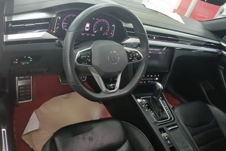 Used Volkswagen FAW-Volkswagen CC 2021 380TSI Striking Edition Center Console