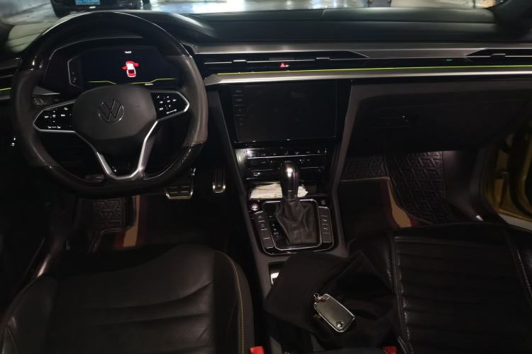 Used Volkswagen FAW-Volkswagen CC 2021 380TSI Striking Edition 30th Anniversary Model Center Console
