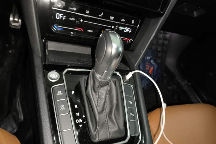 Used Volkswagen FAW-Volkswagen CC 2021 Estate Car 380TSI Vizion Edition Gear Lever