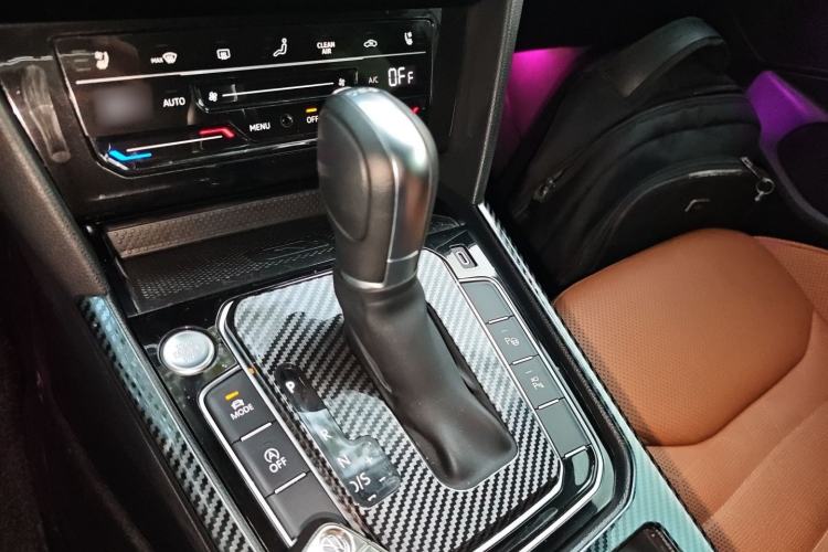 Used Volkswagen FAW-Volkswagen CC 2021 Estate Vehicle 380TSI Vizzion Edition Gear Lever