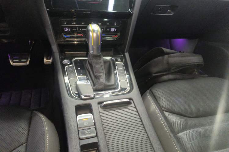 Used Volkswagen FAW-Volkswagen CC 2021 380TSI Brilliant Edition Gear Lever