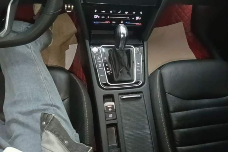 Used Volkswagen FAW-Volkswagen CC 2021 380TSI Striking Edition Gear Lever