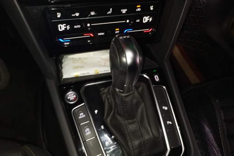 Used Volkswagen FAW-Volkswagen CC 2021 380TSI Striking Edition 30th Anniversary Model Gear Lever