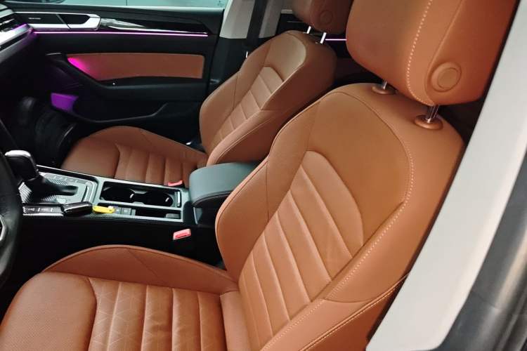 Used Volkswagen FAW-Volkswagen CC 2021 Estate Vehicle 380TSI Vizzion Edition Left Front Seat