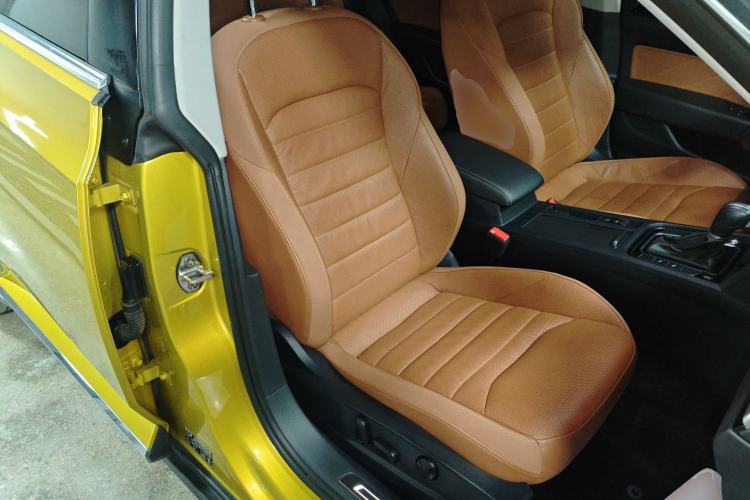 Used Volkswagen FAW-Volkswagen CC 2021 Estate Car 380TSI Vizion Edition Right Front Seat