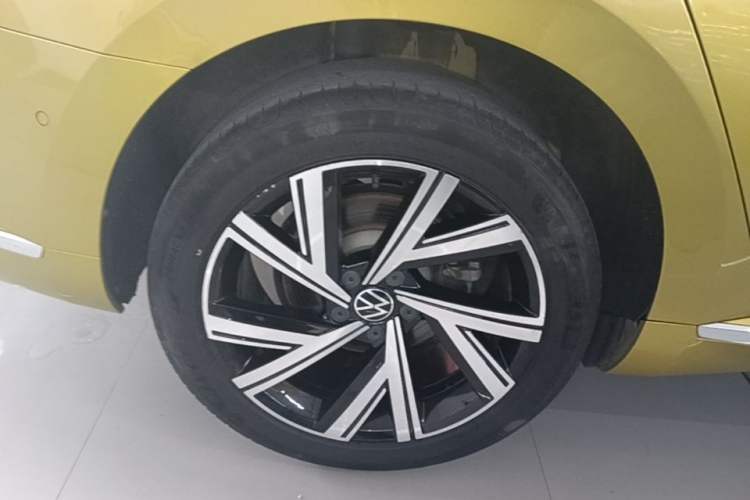Used Volkswagen FAW-Volkswagen CC 2021 380TSI Striking Edition Right Rear Wheel Hub