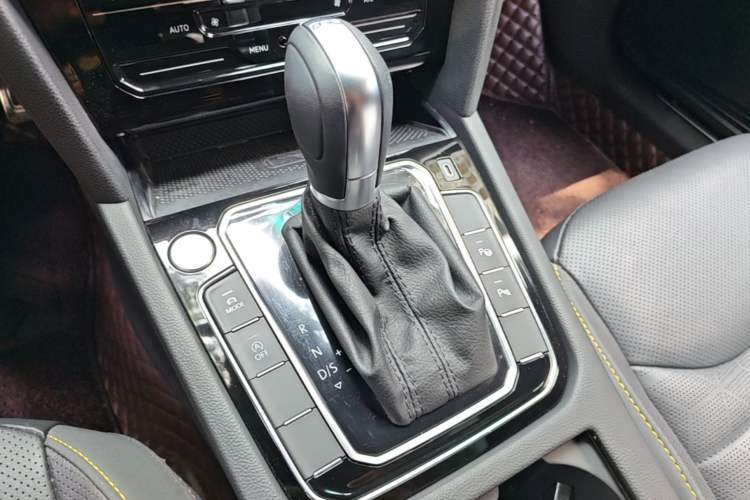Used Volkswagen FAW-Volkswagen CC 2023 380TSI Striking Edition Gear Lever