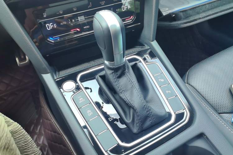 Used Volkswagen FAW-Volkswagen CC 2023 Hunting Vehicle 380TSI Hunter's Heart Edition Gear Lever